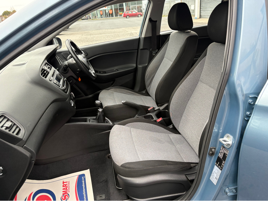 2016 Hyundai i20 - image 7