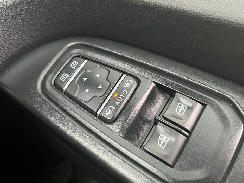 2024 Renault Trafic - image 18