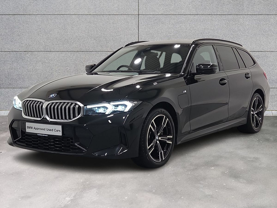 2025 BMW 3 Series - image 26