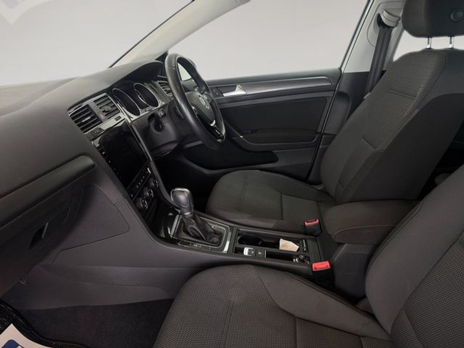 2018 Volkswagen Golf - image 17