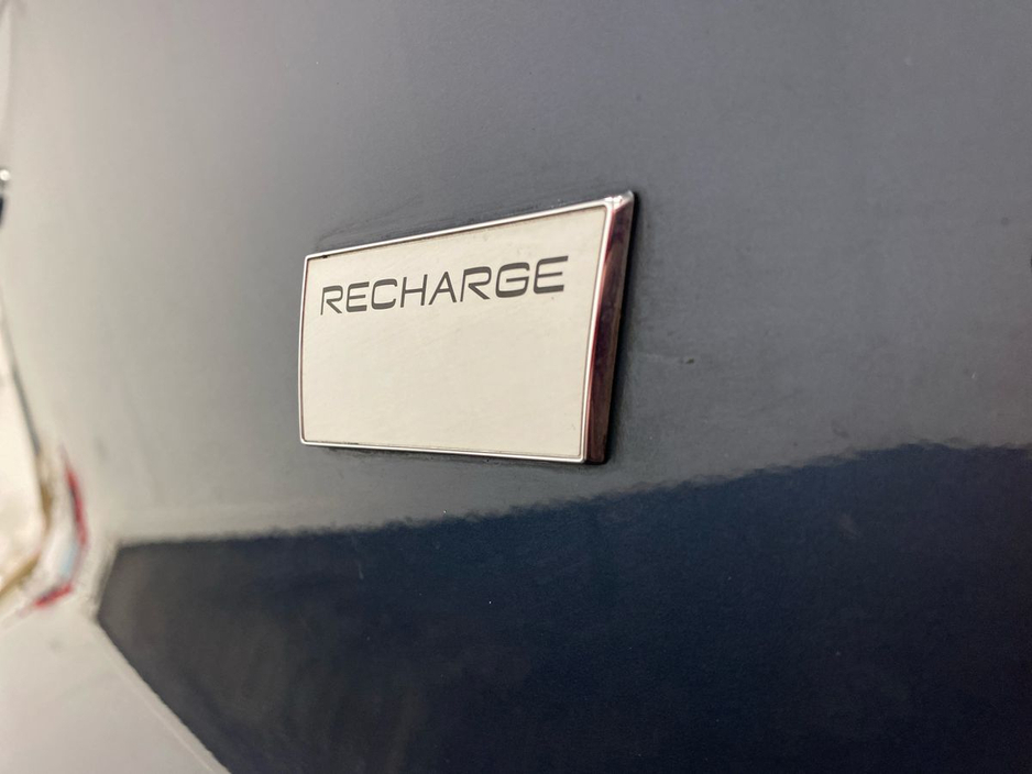 2022 Volvo XC40 - image 14