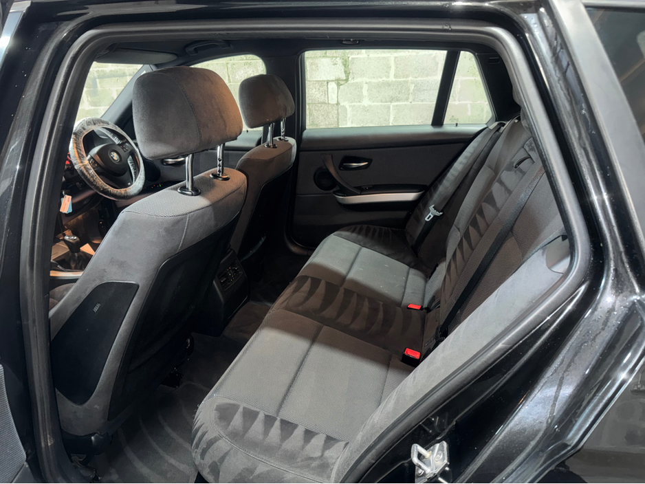 2011 BMW 3 Series - image 13