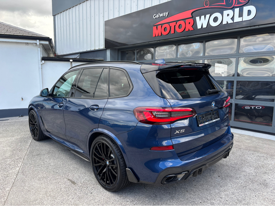 2022 BMW X5 - image 2