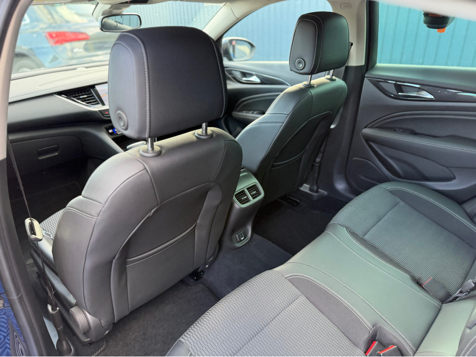 2018 Opel Insignia - image 37