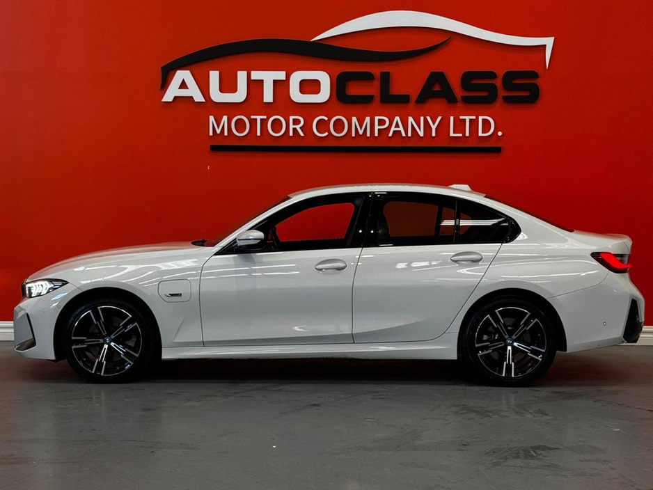 2023 BMW 3 Series - image 7