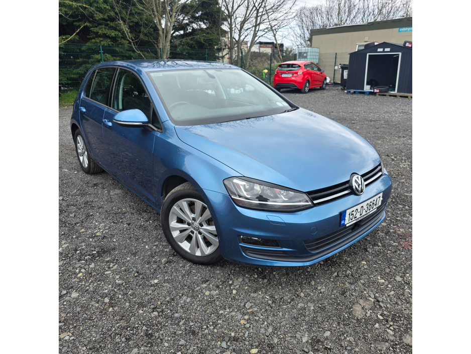 2015 Volkswagen Golf - image 2