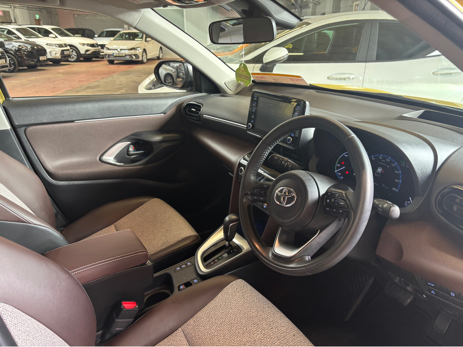 2021 Toyota Yaris - image 7