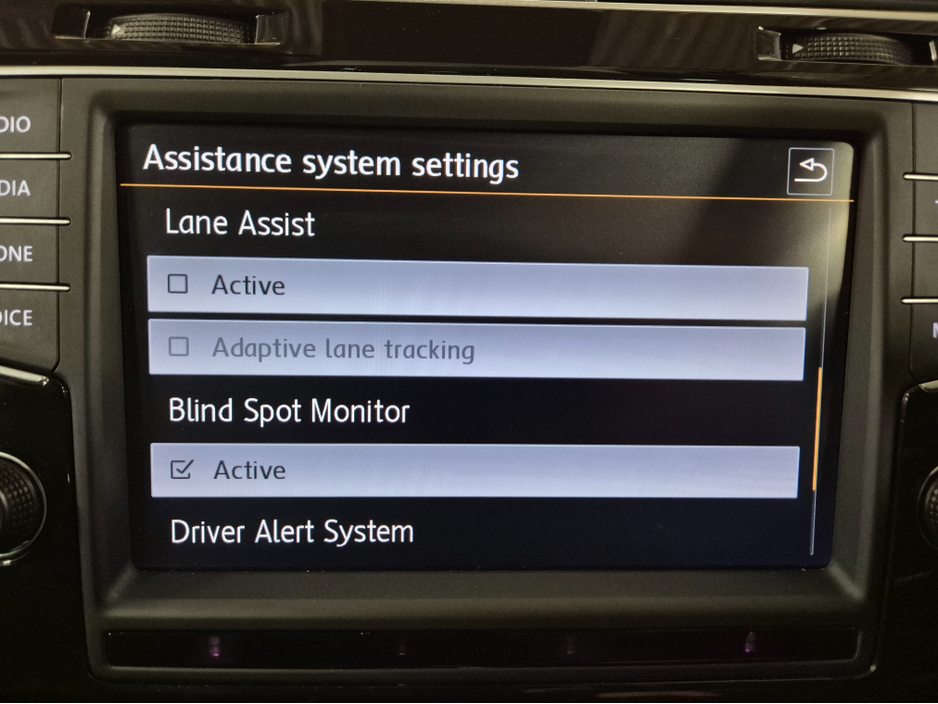 2016 Volkswagen Golf **HIGHLINE**ONLY 64000KMS**ALCANTARA SEATS*17" ALLOYS**BLIS**FOCAL INSIDE SPEAKERS*LANE ASSIST*KEYLESS ENTRY AND START**ADAPTIVE CRUISE CONTROL**DUAL ZONE CLIMATE**REVERSE CAMERA**BLUETOOTH STREAM €15,949