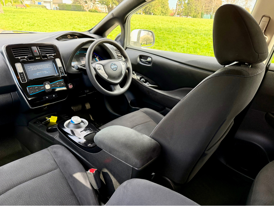 2015 Nissan Leaf - image 27