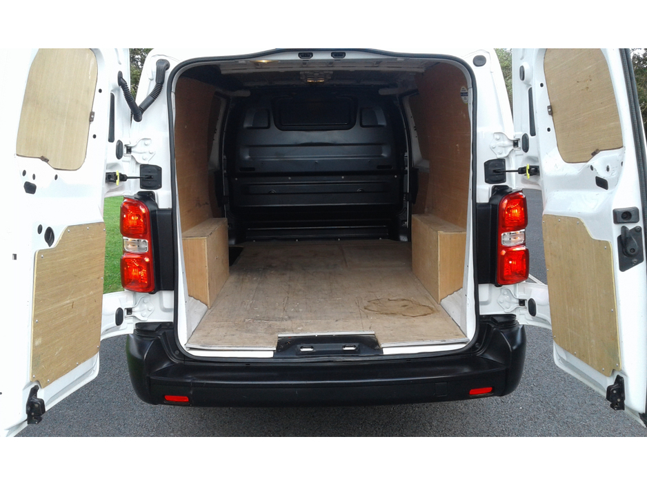 2022 Opel Vivaro - image 5