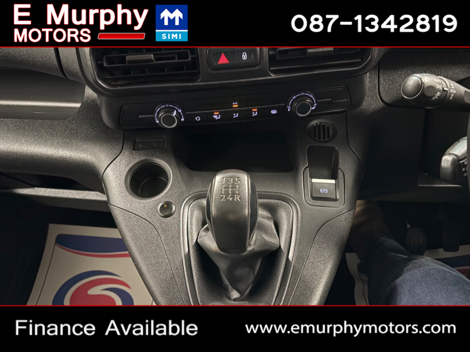 2021 Peugeot Partner - image 16