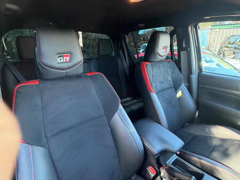 2023 Toyota Hilux - image 15