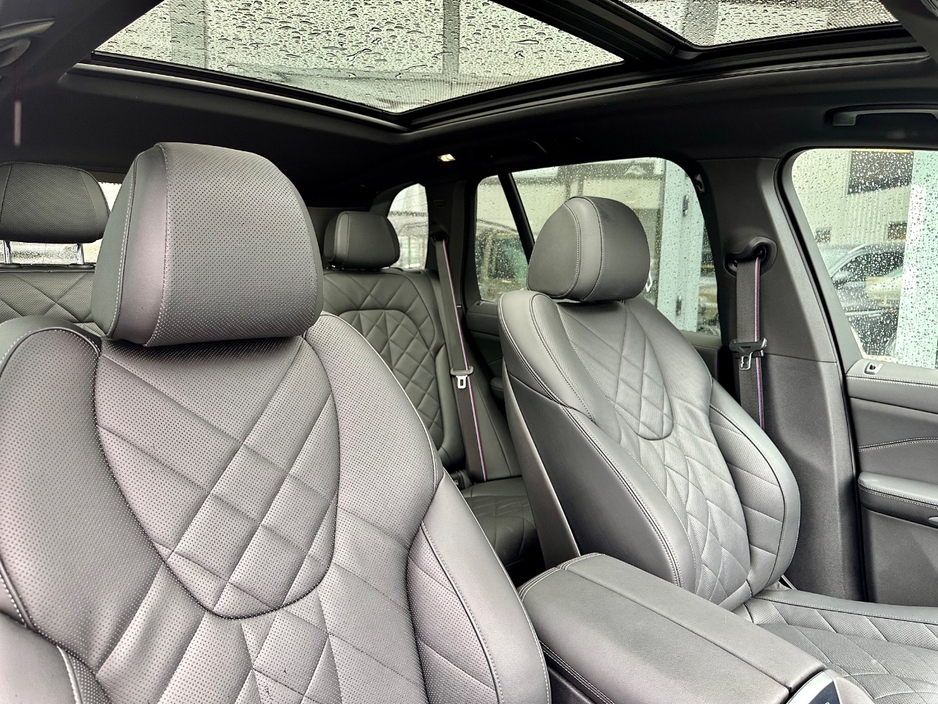 2025 BMW X5 - image 3