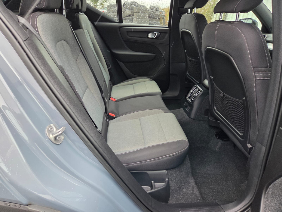 2022 Volvo XC40 - image 5