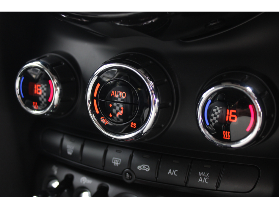 2018 MINI Cooper - image 16