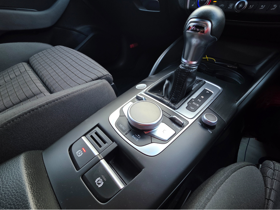 2017 Audi A3 SPORTS EDITION 1.4 TFSI  VIRTUAL COCKPIT - NAVIGATION -CARPLAY ANDROID AUTO - REVERSING CAMERA / PARKING SENSORS - DRIVE MODE €18,500