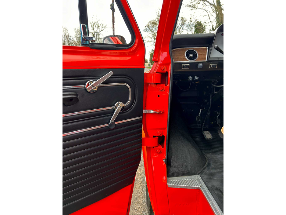 1976 Ford Transit Custom Kombi - image 34