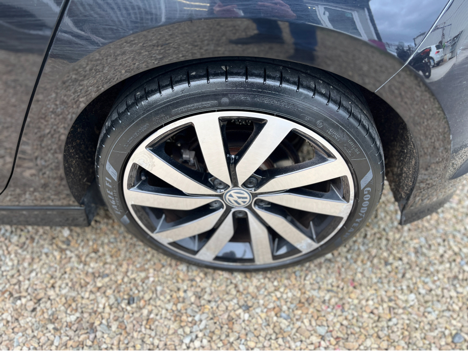 2016 Volkswagen Golf - image 17