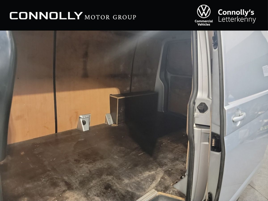 2024 Volkswagen Transporter - image 5
