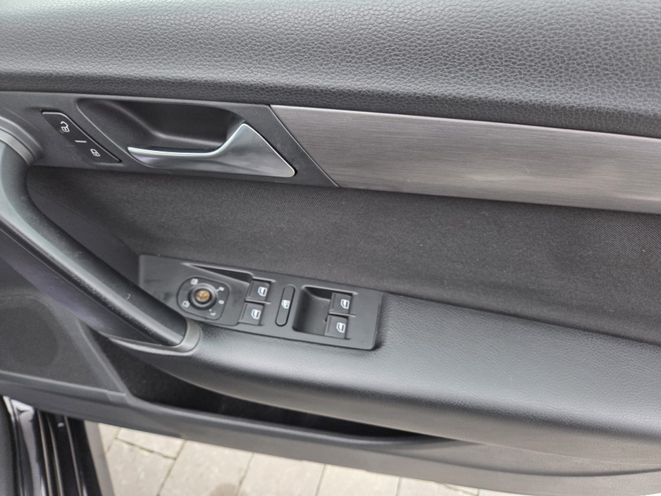 2013 Volkswagen Passat - image 15