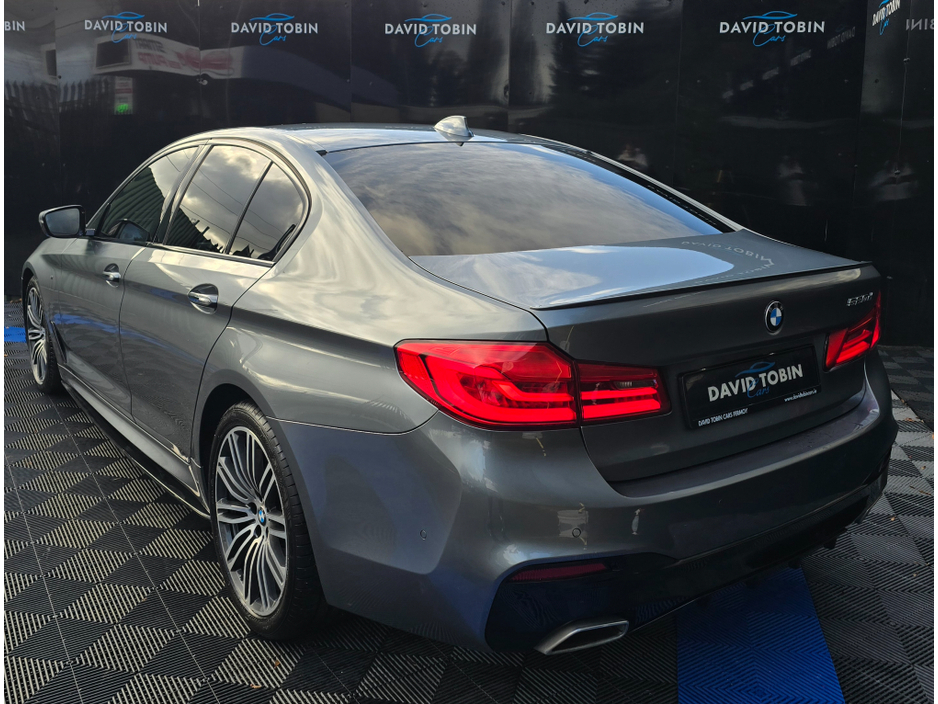 2017 BMW 5 Series - image 9