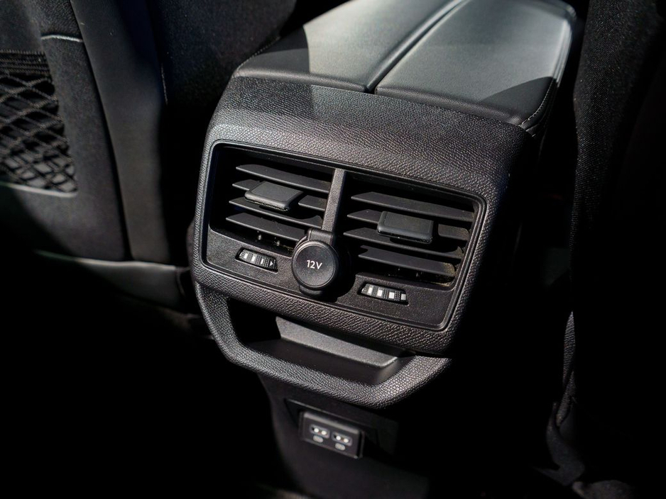 2021 Peugeot 3008 - image 11