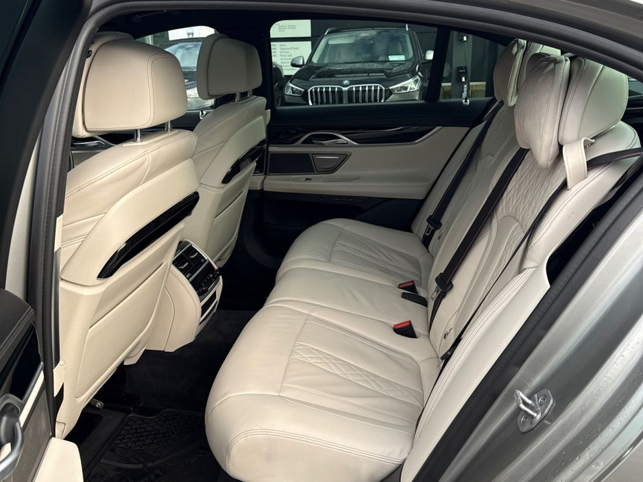 2022 BMW 7 Series - image 11