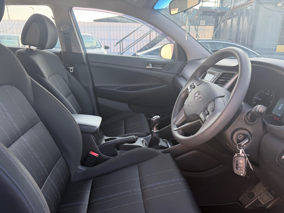 2017 Hyundai Tucson - image 10