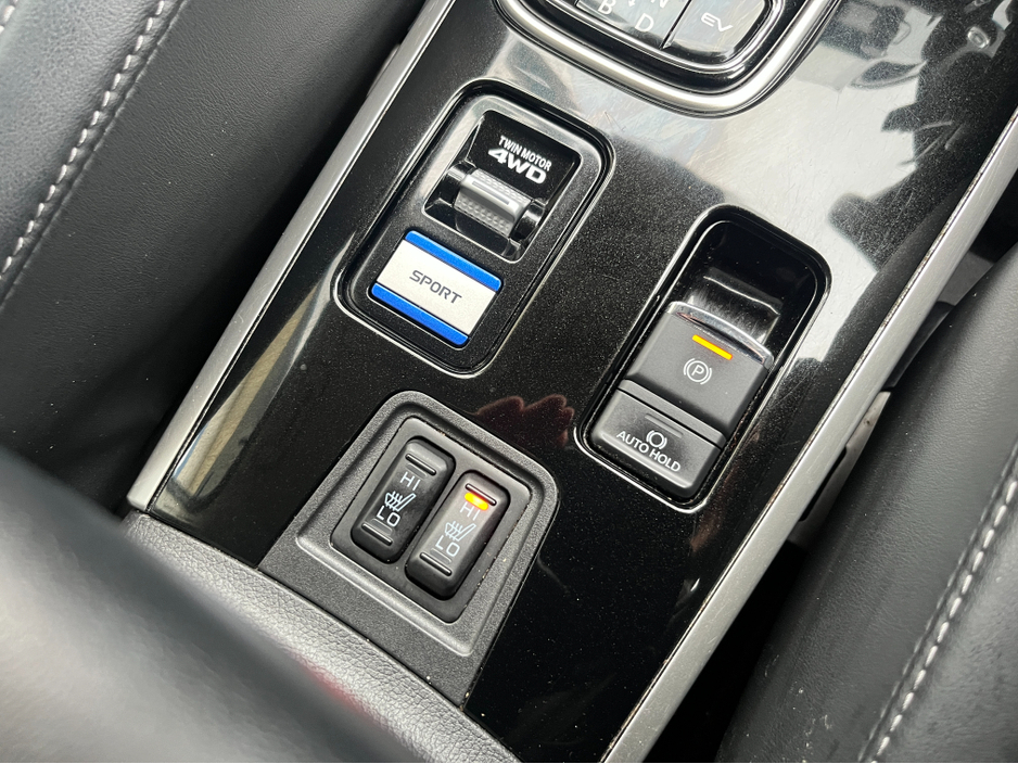 2020 Mitsubishi Outlander G 4WD AUTOMATIC PHEV 2.4 PETROL //HIGH SPEC//HALF LEATHER ELECTRIC HEATED SEATS//HEATED STEERING WHEEL//REVERSE CAMERA//KEYLESS ENTRY// €24,950