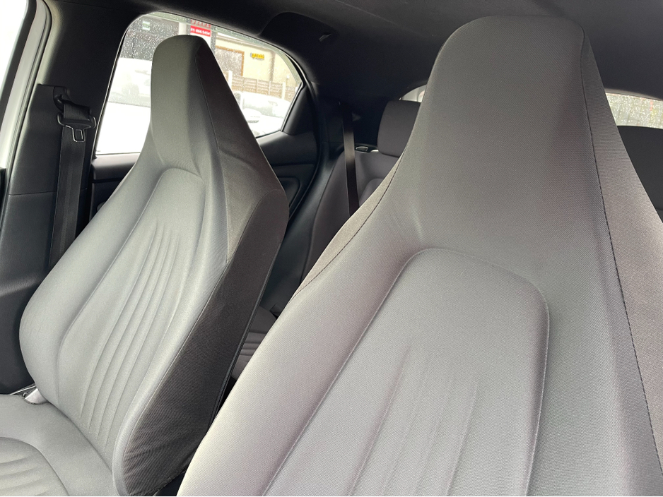 2020 Toyota Yaris - image 10