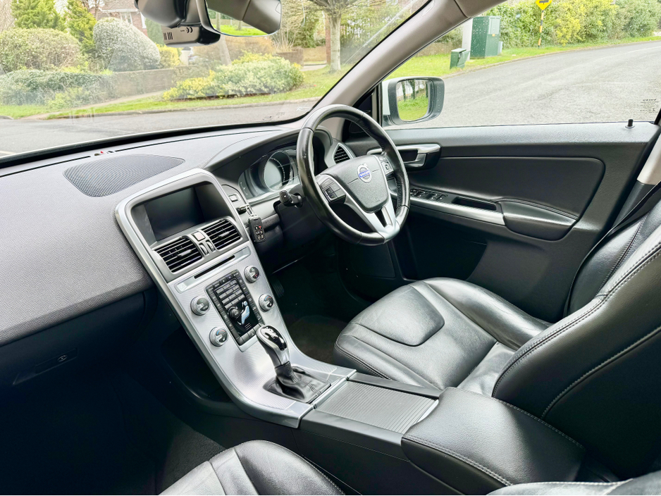 2017 Volvo XC60 - image 16