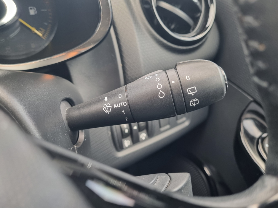 2014 Renault Clio - image 24