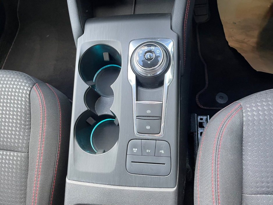 2022 Ford Kuga - image 13