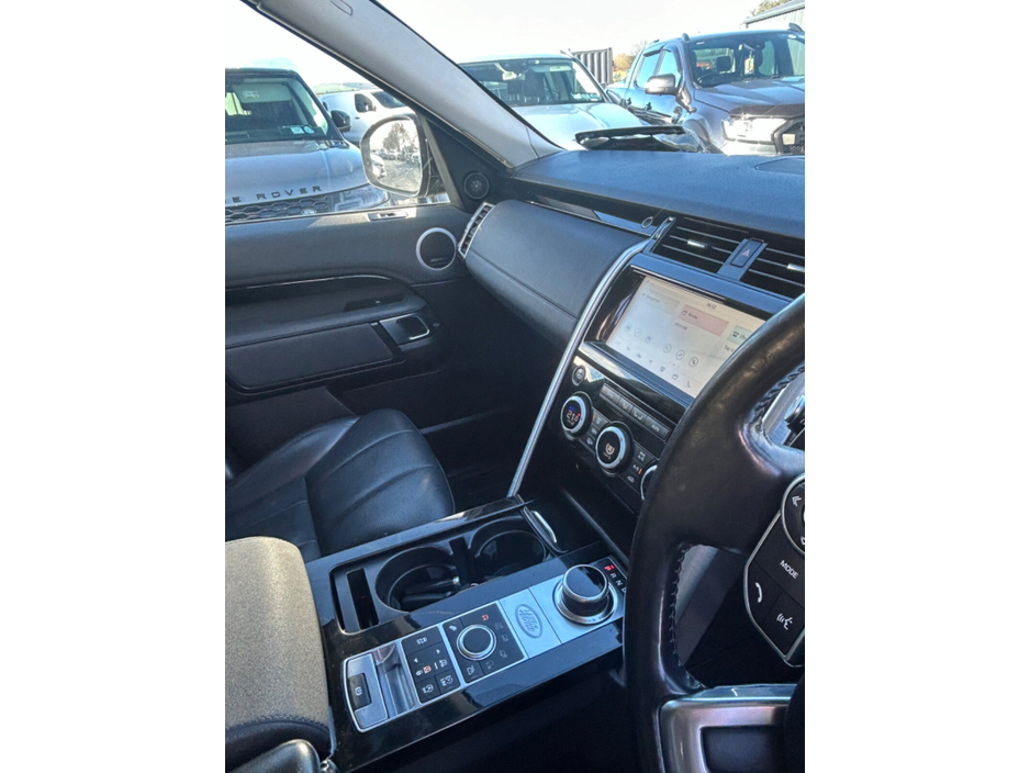 2018 Land Rover Discovery - image 18