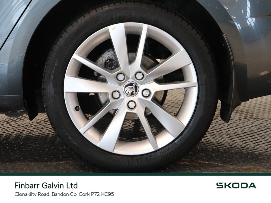 2019 Skoda Octavia - image 9