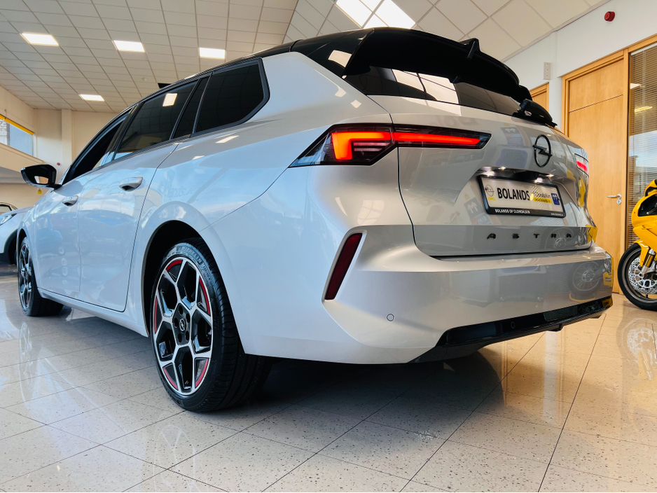 2024 Opel Astra - image 2