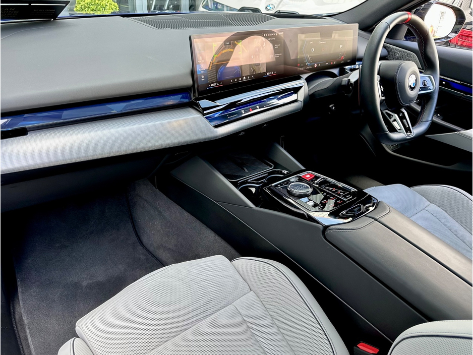 2025 BMW M5 - image 13