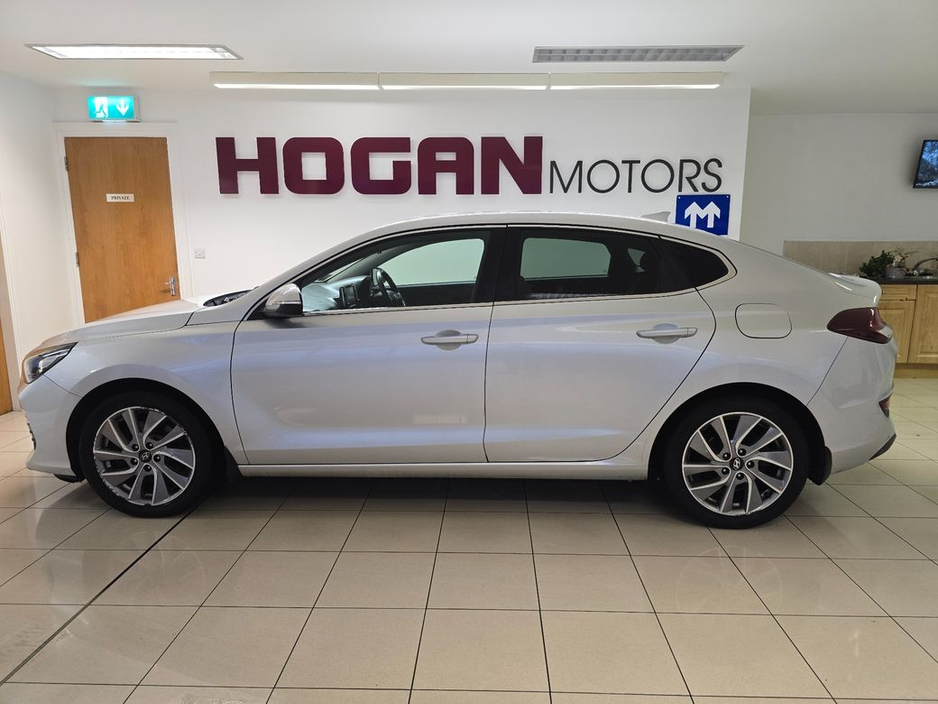 2019 Hyundai i30 Fastback Executive Petrol 5DR €12,750