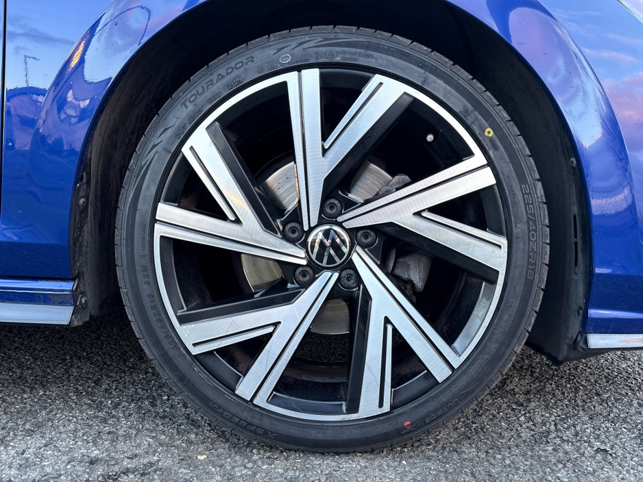 2023 Volkswagen Golf R-LINE 1.5 TSI MHEV 1 130HP €29,950