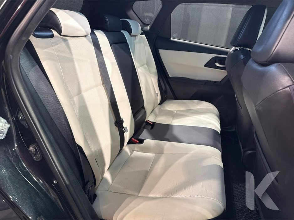 2016 Toyota Auris - image 11