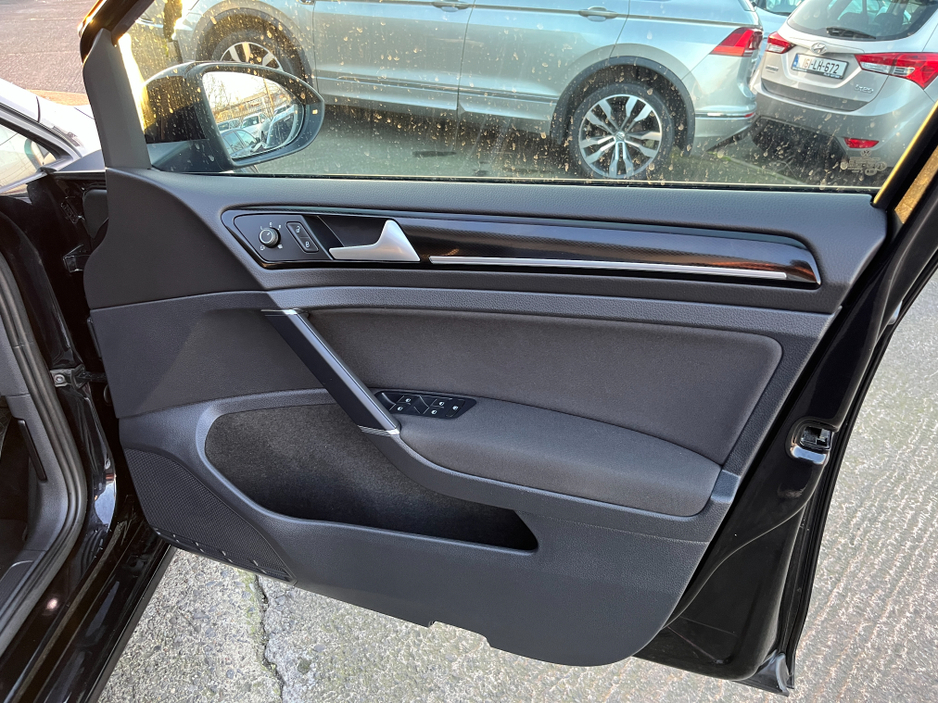 2015 Volkswagen Golf HIGHLINE AUTOMATIC 1.4 PETROL //KEYLESS ENTRY//ADAPTIVE CRUISE CONTROL//REVERSE CAMERA// €14,950