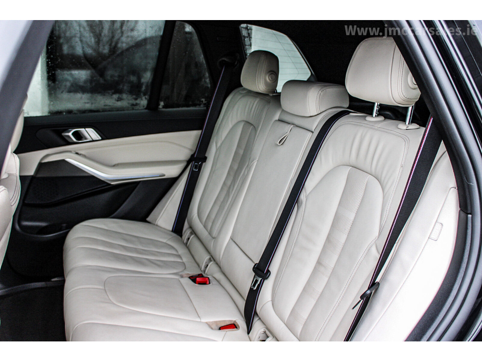 2022 BMW X5 - image 27