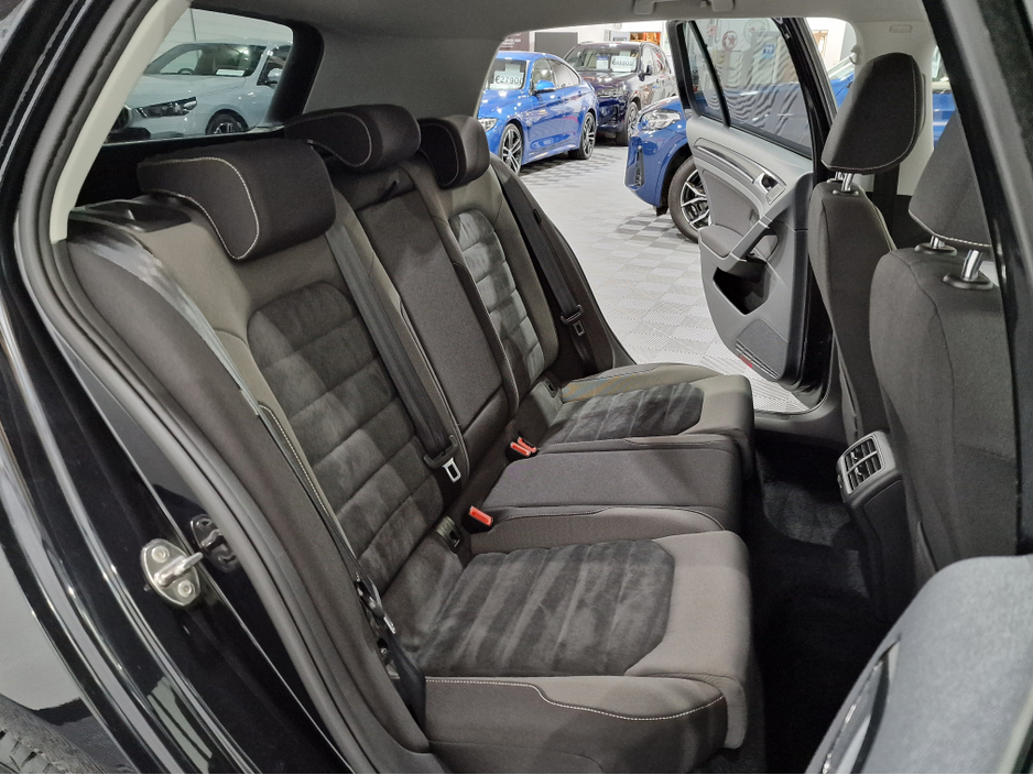 2013 Volkswagen Golf - image 11