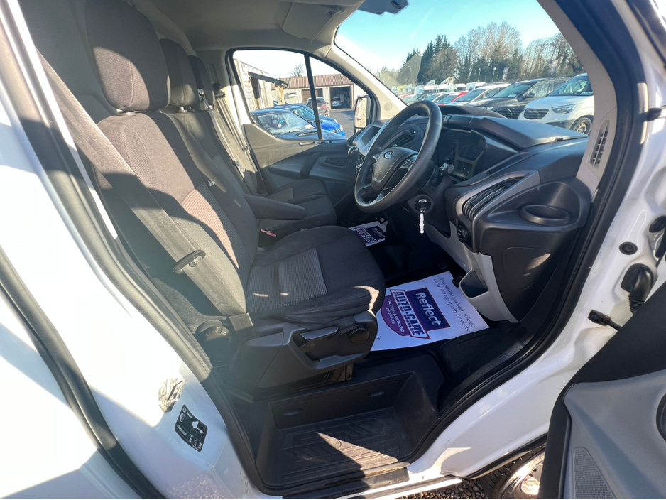 2018 Ford Transit Custom - image 9