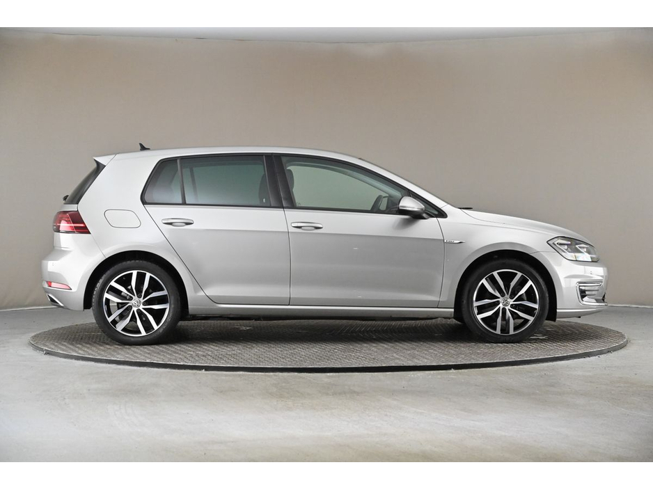 2019 Volkswagen E-Golf - image 11