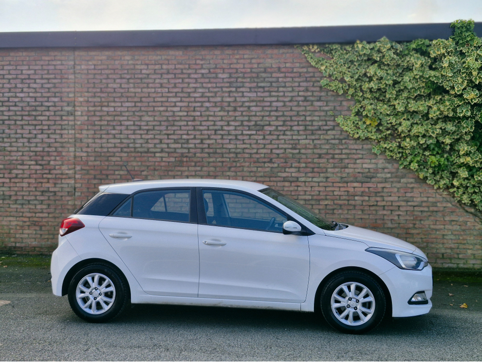 2017 Hyundai i20 - image 18