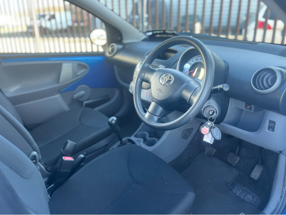 2011 Toyota Aygo - image 5