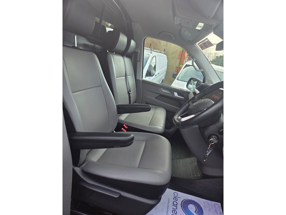 2022 Volkswagen Transporter - image 7