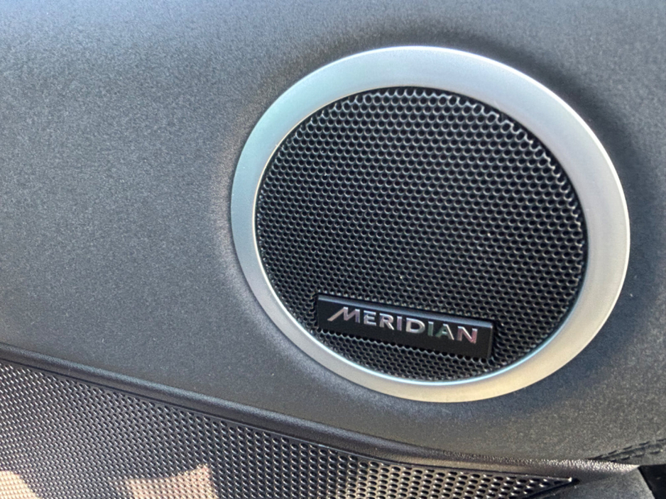 2018 Land Rover Discovery - image 19