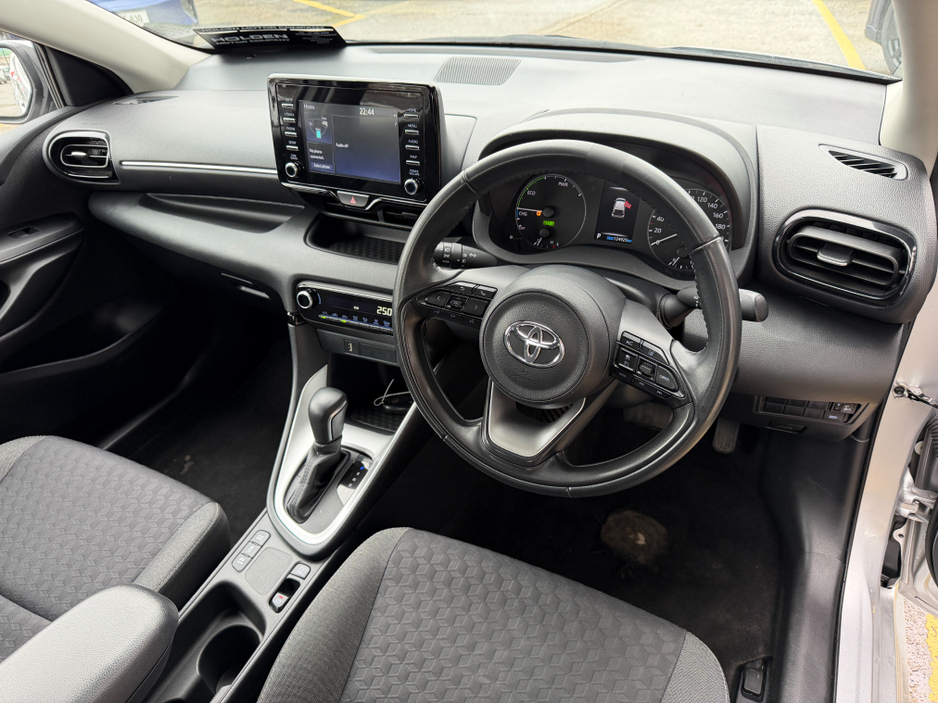 2023 Toyota Yaris - image 14